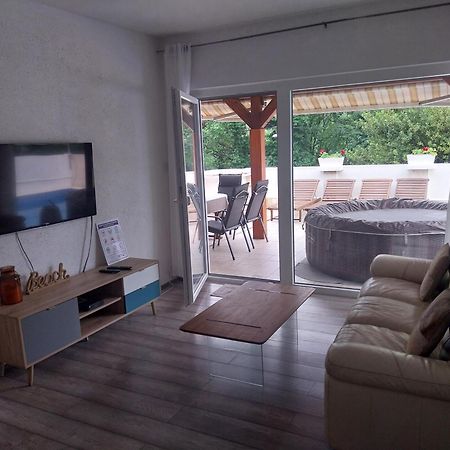 Vila Brig 108 - Private Swimming Pool And Jacuzzi 리예카 외부 사진
