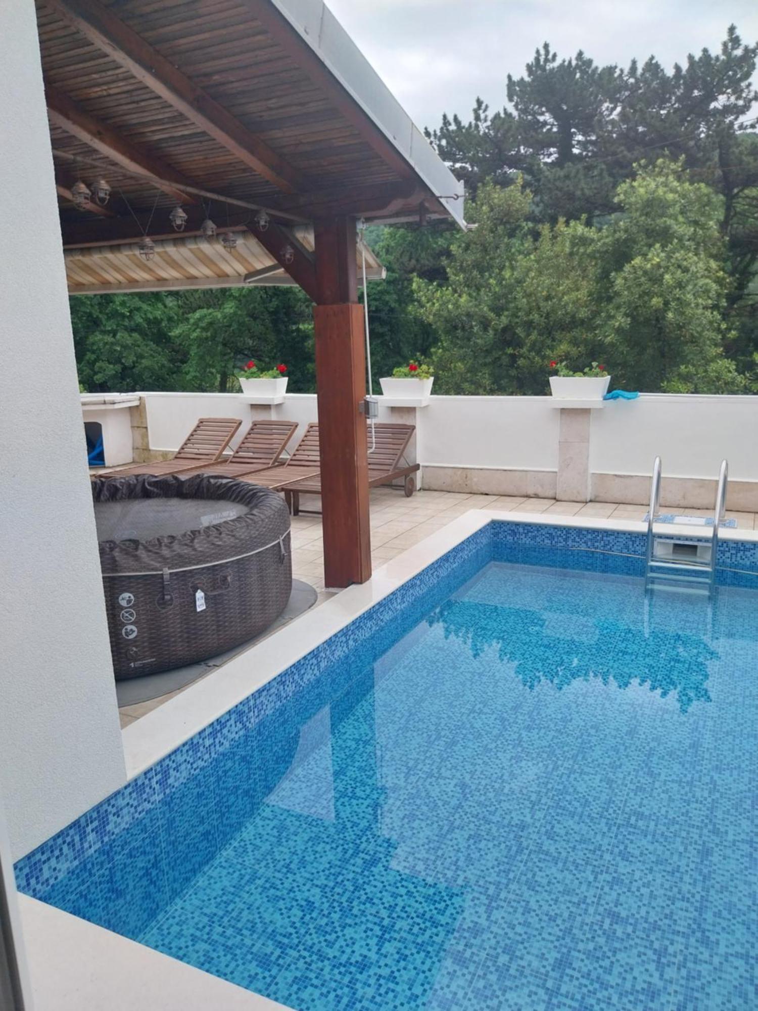 Vila Brig 108 - Private Swimming Pool And Jacuzzi 리예카 외부 사진